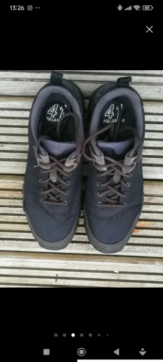 Botas de trekking negras y grises