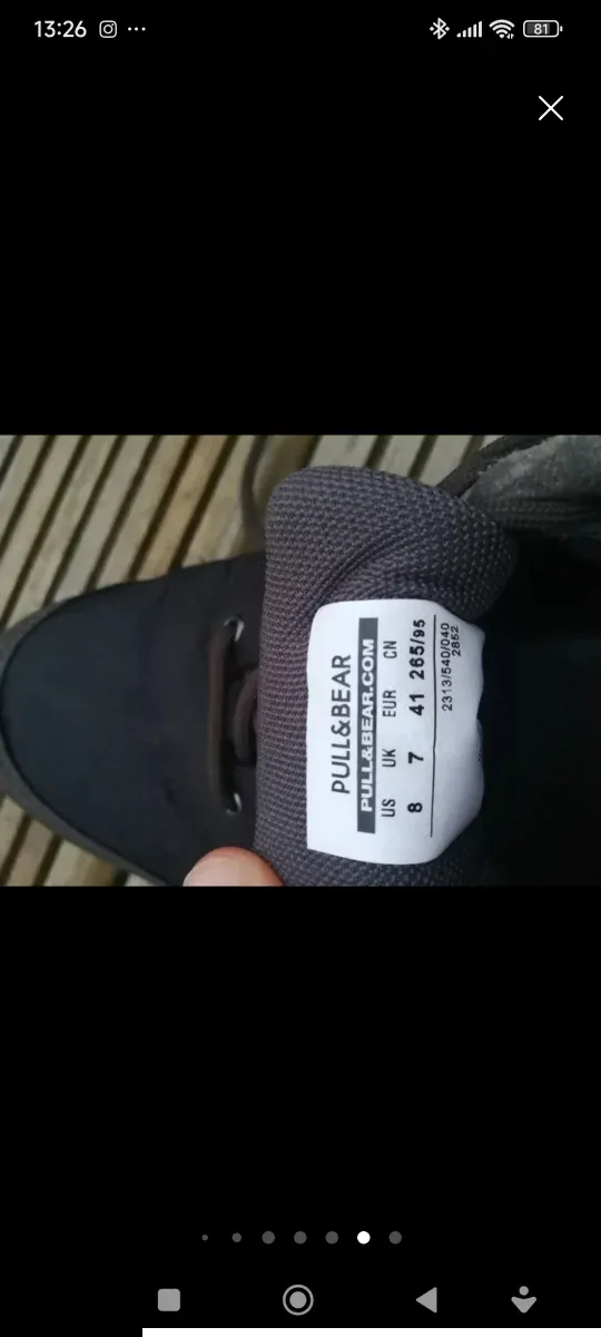 Botas de trekking negras y grises