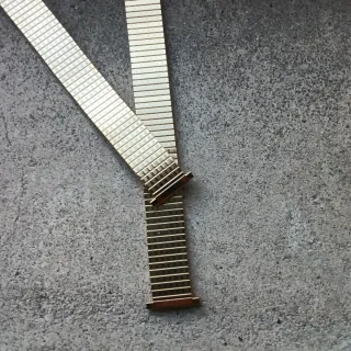 Cinturino vintage anse a pompa oro