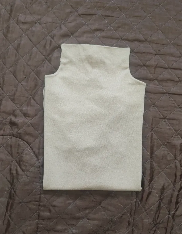 Jersey cuello alto beige