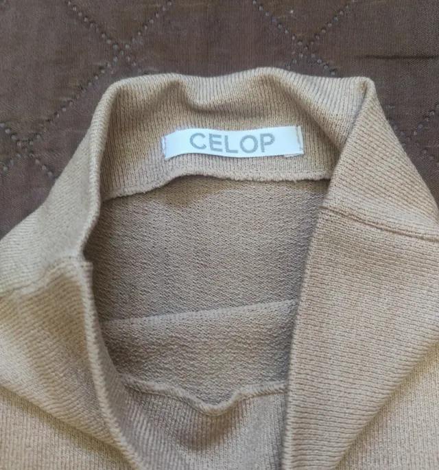 Jersey cuello alto beige