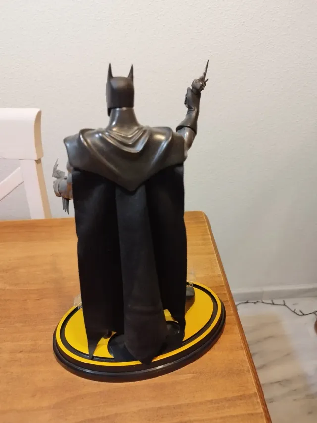 Figura Batman 30 cm con base e accessori