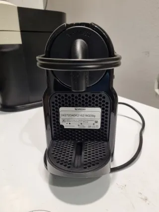 Cafetera Nespresso De'Longhi Inissia EN80.B Negra