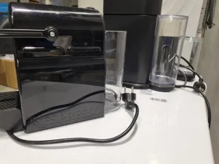 Cafetera Nespresso De'Longhi Inissia EN80.B Negra