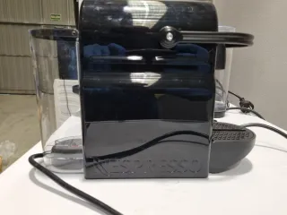 Cafetera Nespresso De'Longhi Inissia EN80.B Negra