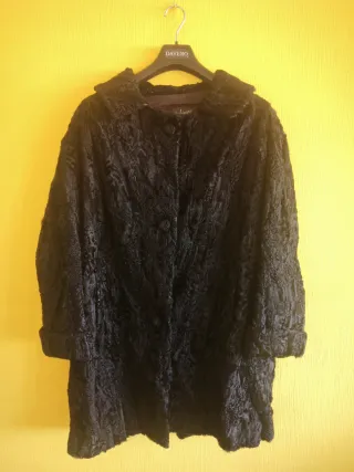 Cappotto in pelle di astracán nero