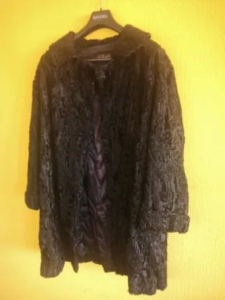 Cappotto in pelle di astracán nero