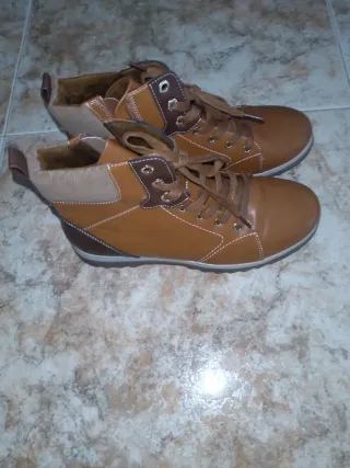 Botines marrones cómodos con cordones