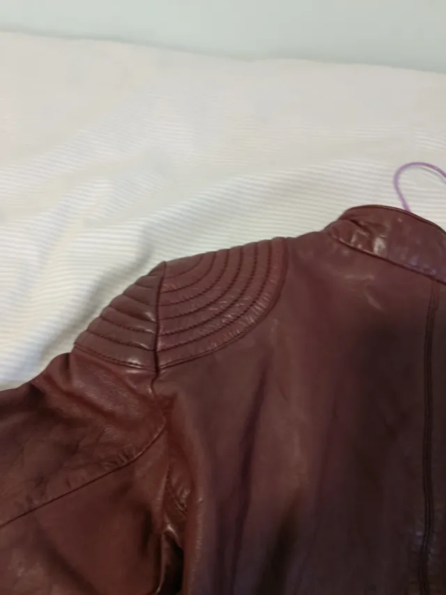 Chaqueta Piel Granate Easy Wear Está nueva de piel