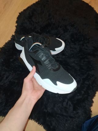 Zapatillas Diadora Negras y Blancas