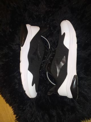 Zapatillas Diadora Negras y Blancas