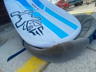 Tabla de windsurf y foil