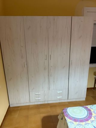 armario de 4 puertas en liquidación