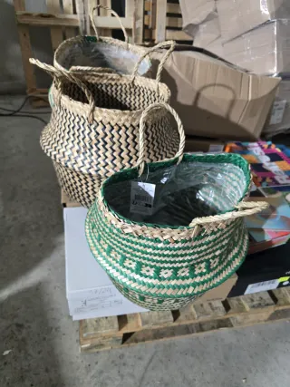 11 Cesta de mimbre tejida con asas