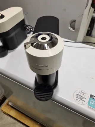 Cafetera Nespresso De'Longhi Vertuo Next