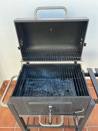 Barbacoa de carbón negra