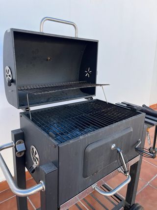 Barbacoa de carbón negra