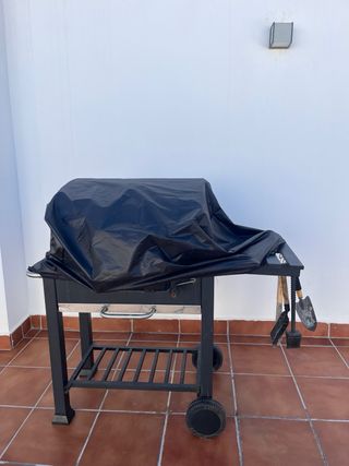 Barbacoa de carbón negra