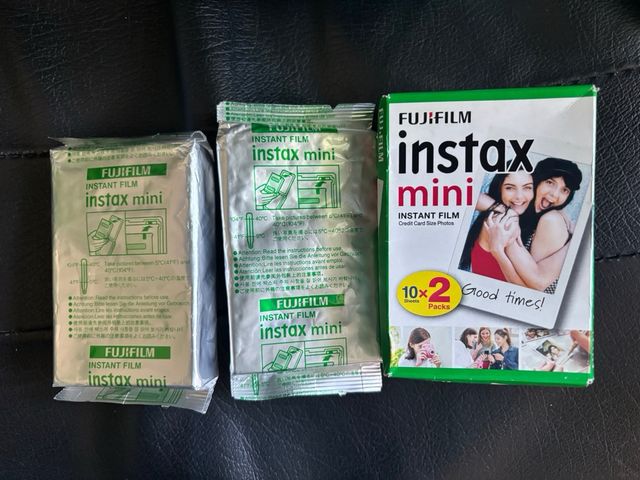 Cámara Instax Mini 9 Azul + Funda + cartuchos