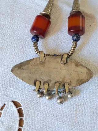 Collana vintage con pietre blu e dettagli oro