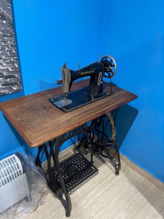 Máquina de coser antigua Wertheim