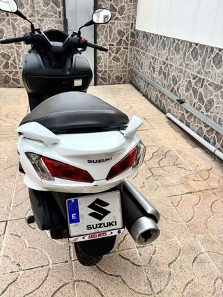 Suzuki Burgman 125 (2015)