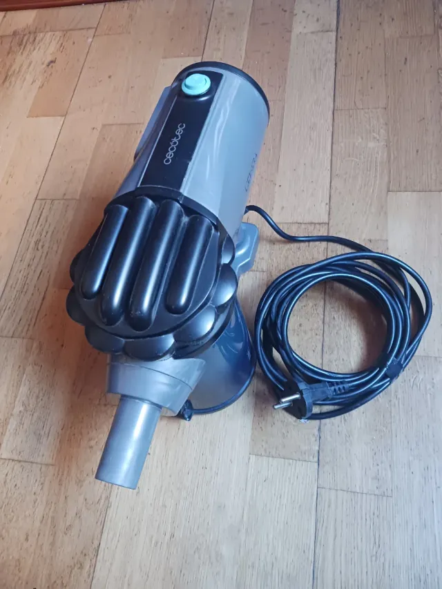 Aspirador Cecotec Conga Thunderbrush 560