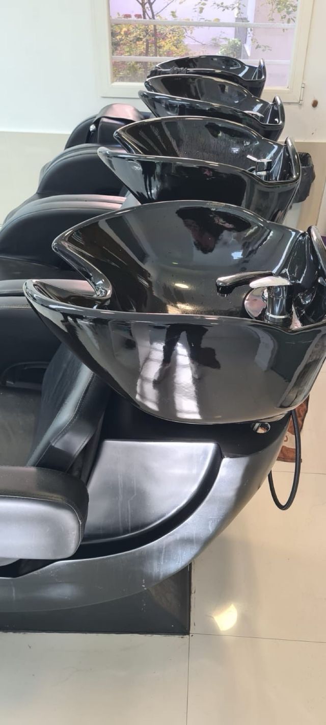 GRATIS 6 Sillones de peluquería + 3 Lavacabezas