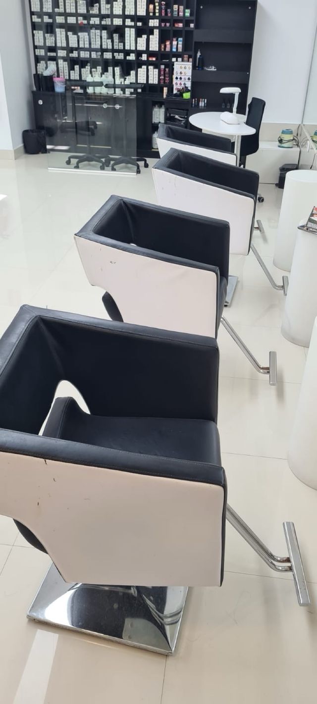 GRATIS 6 Sillones de peluquería + 3 Lavacabezas