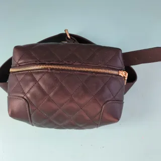 Riñonera acolchada negra