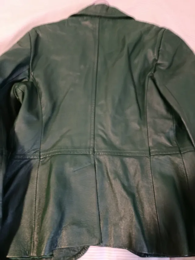 Chaqueta de piel verde