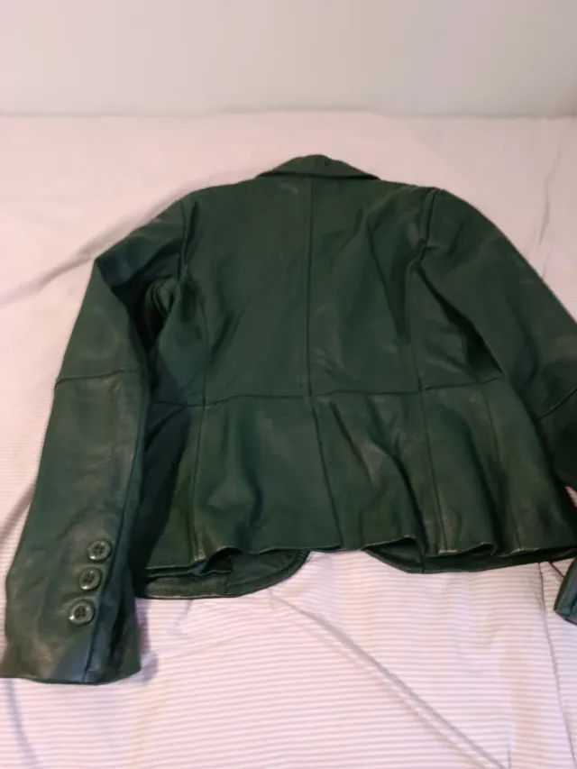 Chaqueta de piel verde