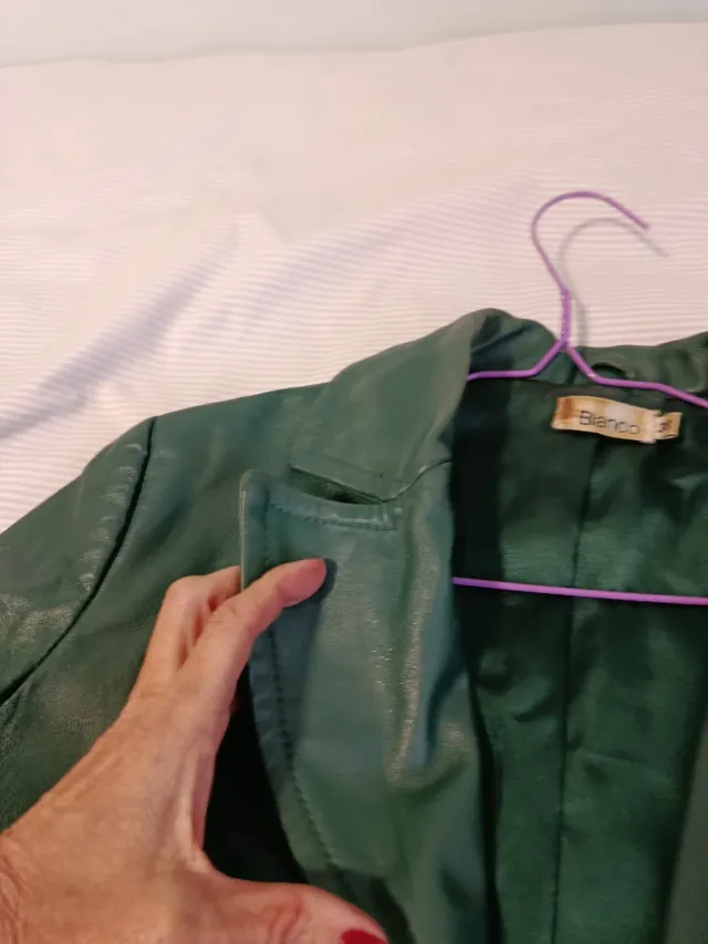 Chaqueta de piel verde