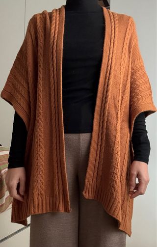 Cárdigan marrón tejido con botones