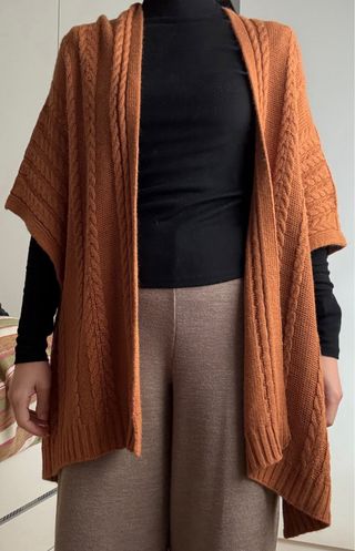 Cárdigan marrón tejido con botones