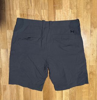 Bermuda Under Armour Gris Talla L