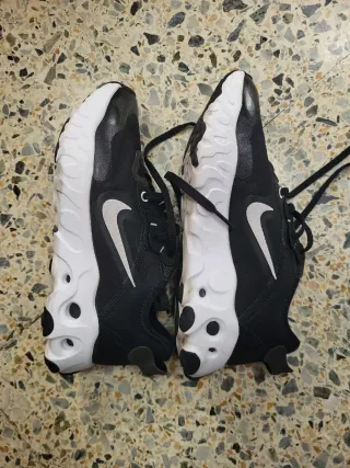 Nike Bambas Negras y Blancas