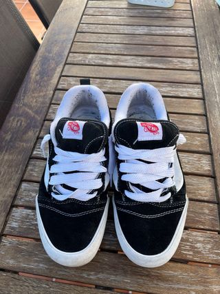 Vans Knu Skool Negras y Blancas
