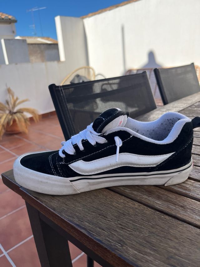 Vans Knu Skool Negras y Blancas