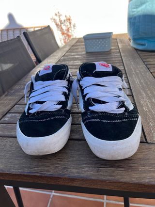 Vans Knu Skool Negras y Blancas