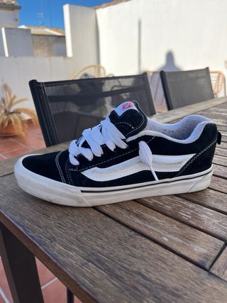 Vans Knu Skool Negras y Blancas