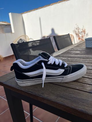 Vans Knu Skool Negras y Blancas