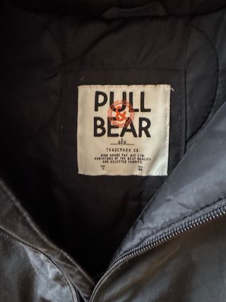 Chaqueta Anorak Impermeable Pull&Bear Negra