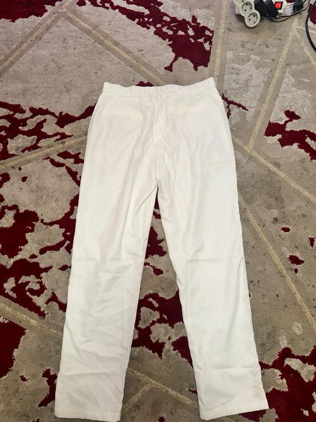 Traje blanco elegante