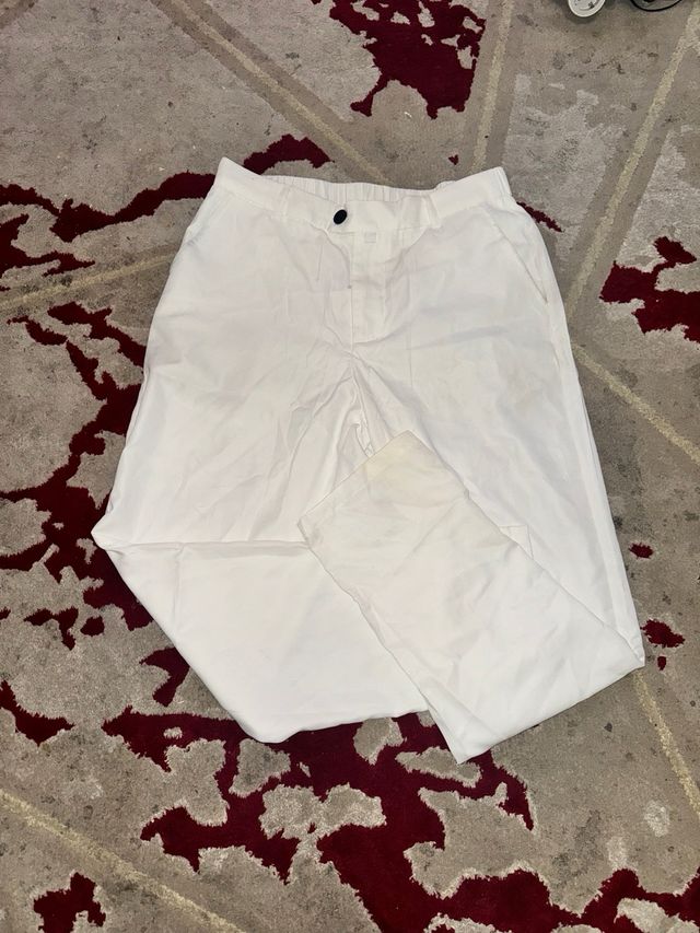 Traje blanco elegante