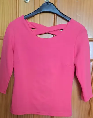 Blusa rosa fucsia con espalda cruzada