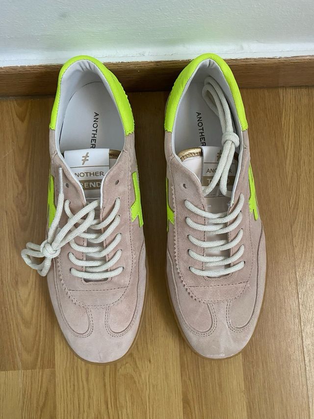 Zapatillas Another Trend beige y amarillo