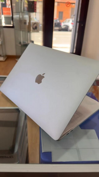 MacBook Pro 2020 Plata 512GB / 8GB RAM