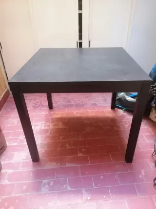 Mesa de comedor cuadrada madera oscura