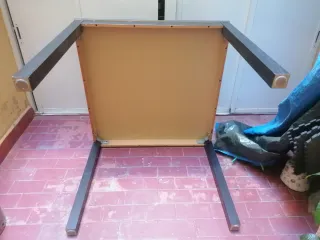 Mesa de comedor cuadrada madera oscura
